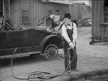 Buona vacanza (Towed In A Hole) - Laurel & Hardy