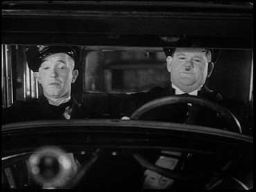 La ronda di mezzanotte (The Midnight Patrol) - Laurel & Hardy