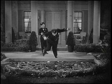 La ronda di mezzanotte (The Midnight Patrol) - Laurel & Hardy
