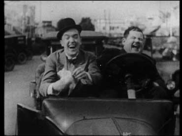 Mal di denti (Leave'em Laughing) - Laurel & Hardy