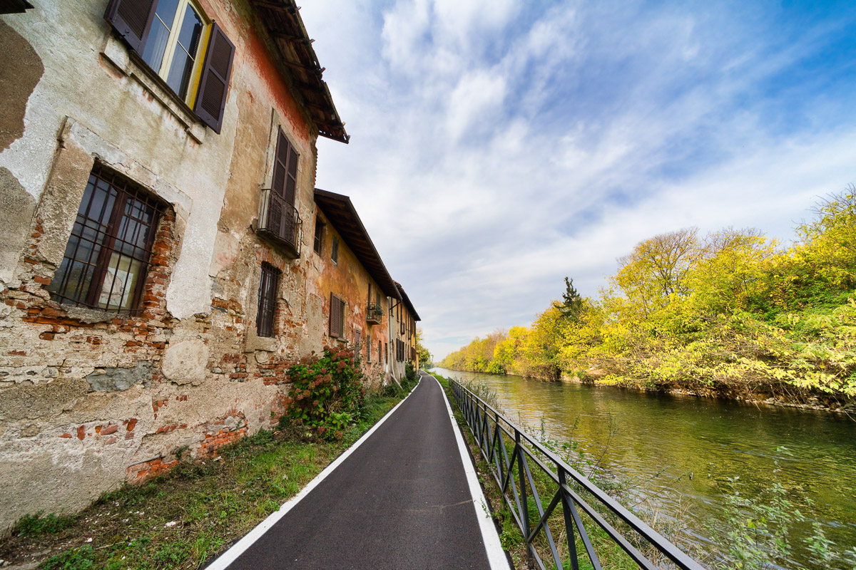 Bikeway along the Naviglio Grande at Robecco: old houses